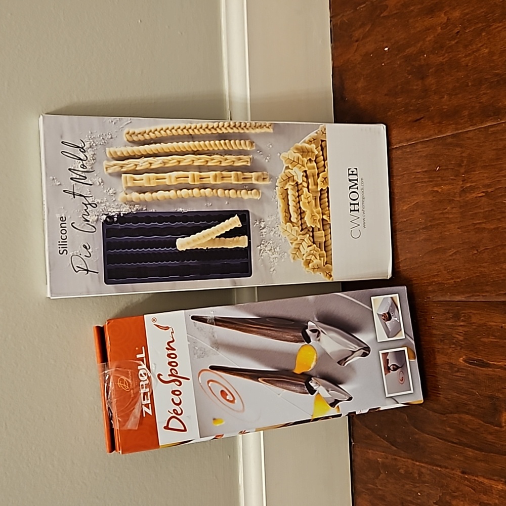 Deco spoon and pie crust mold